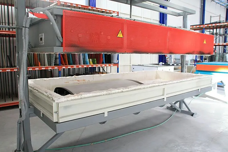 Horno de curvado de vidrio en la planta de Dicrisur